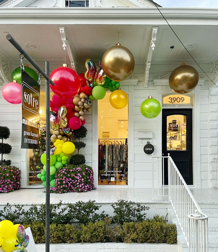 Shopping on Magazine Street New Orleans During Christmas Holiday